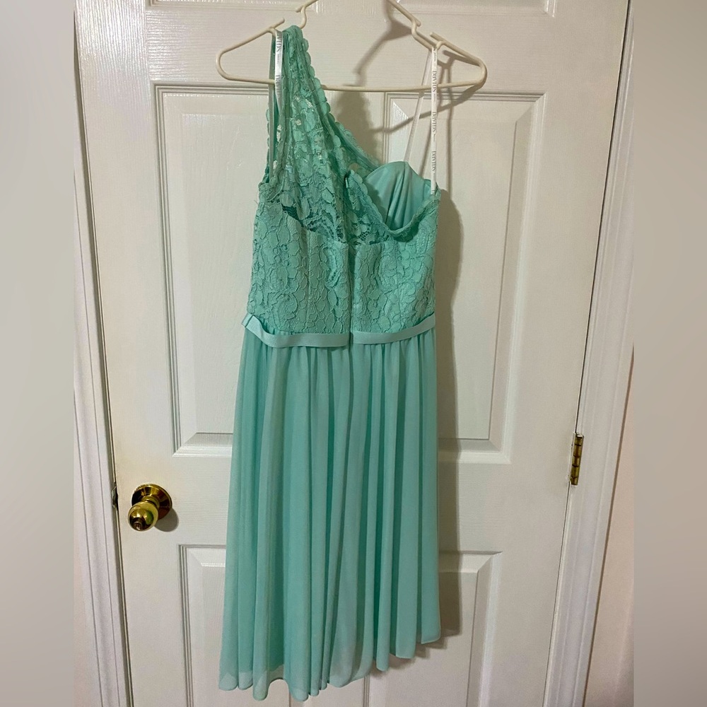 David’s bridal off shoulder dress in size 4